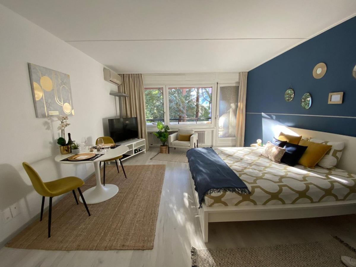 Luganersee, Pool, Strand, Parkplatz, Suite 比索内 外观 照片
