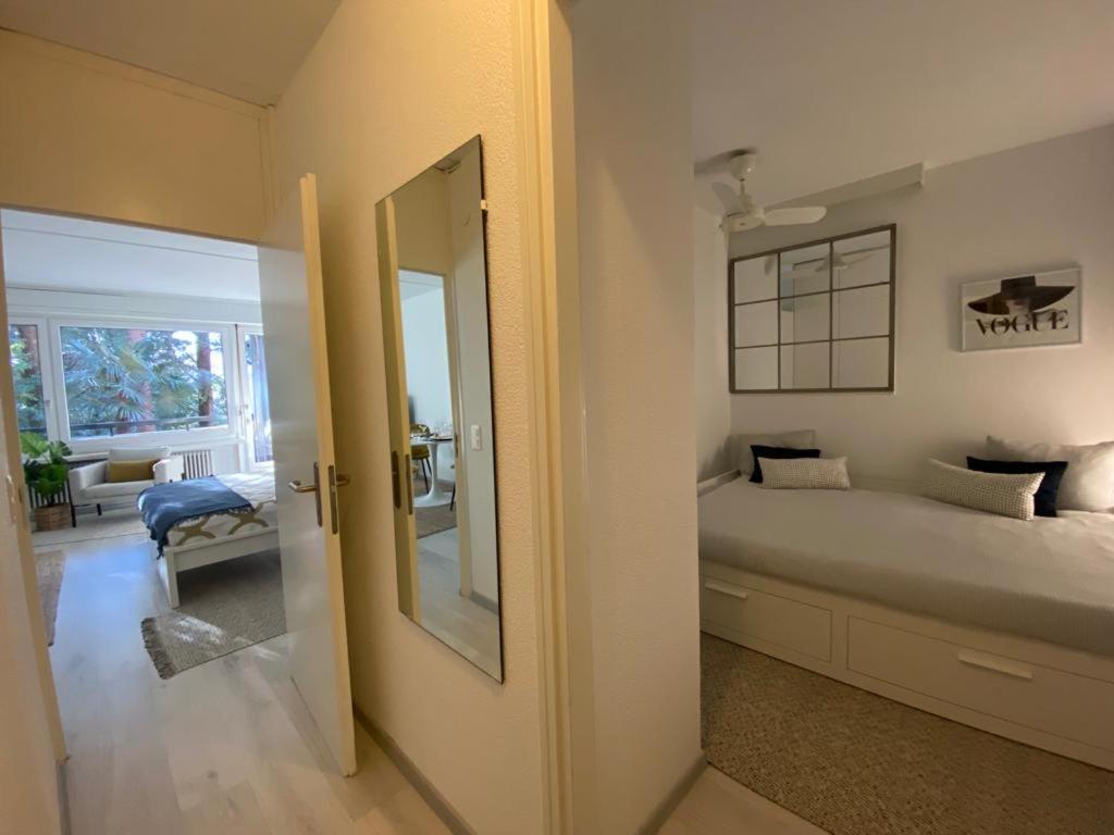 Luganersee, Pool, Strand, Parkplatz, Suite 比索内 外观 照片