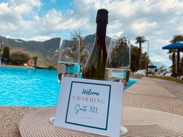 Luganersee, Pool, Strand, Parkplatz, Suite 比索内 外观 照片